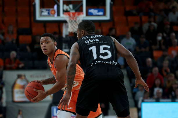 尽管两队在 尽管两队在