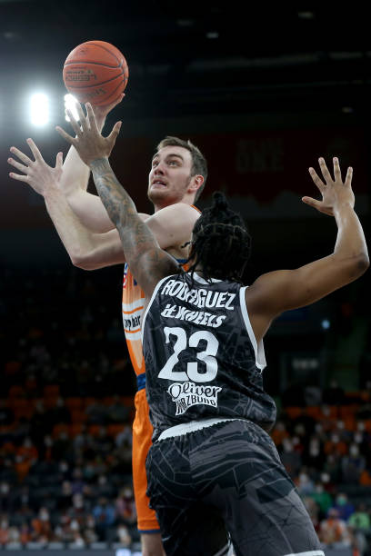 抢中表现得 抢中表现得